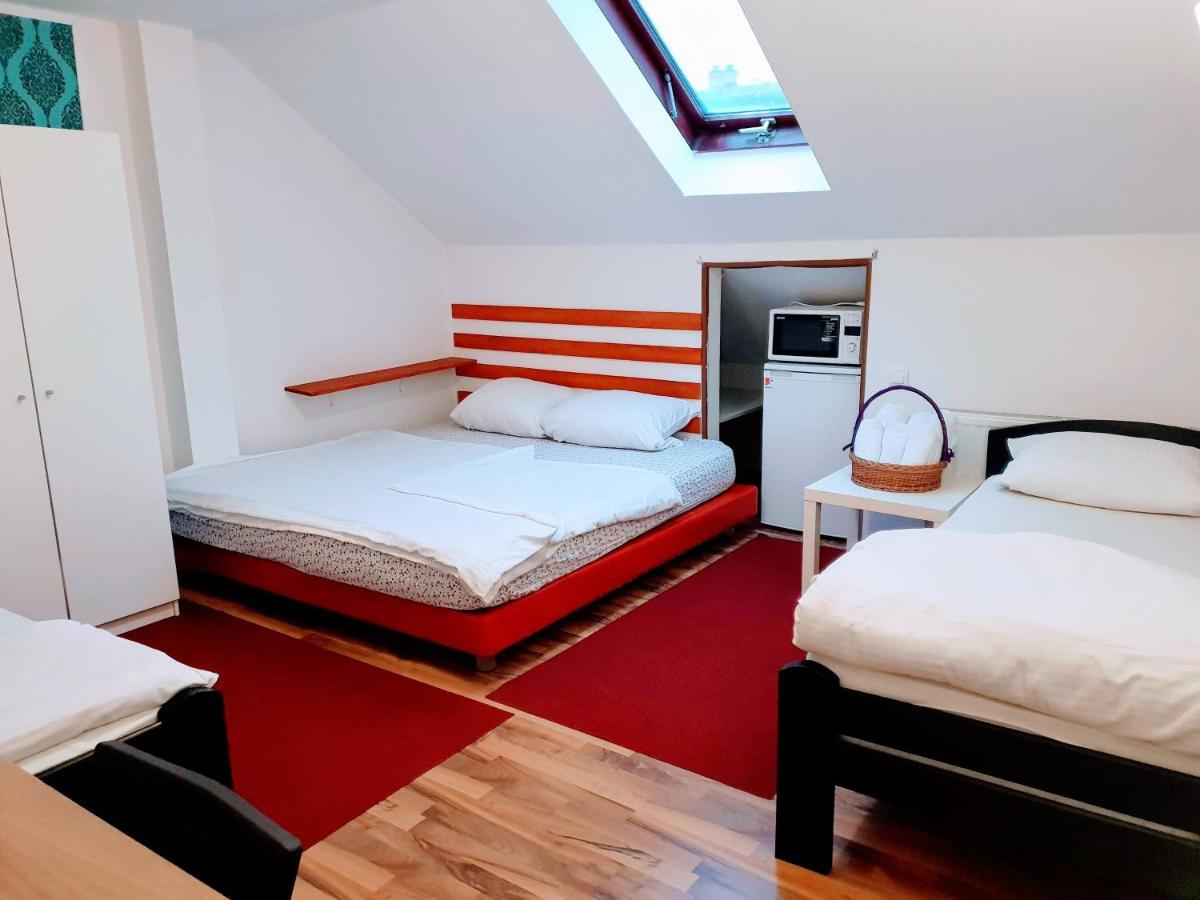 Rooms Villa Luigi Pančevo Exteriör bild