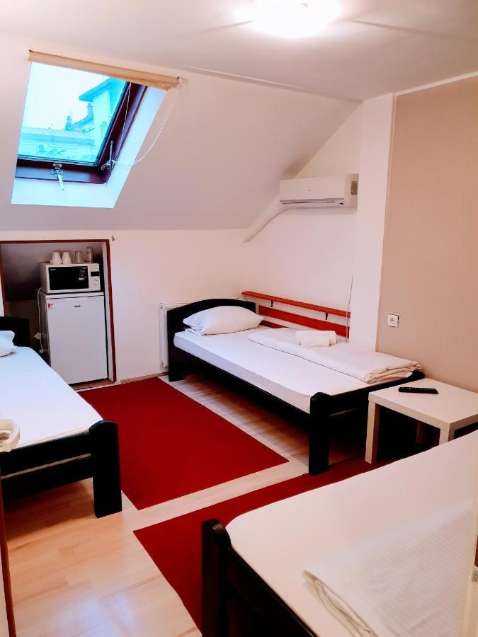 Rooms Villa Luigi Pančevo Exteriör bild