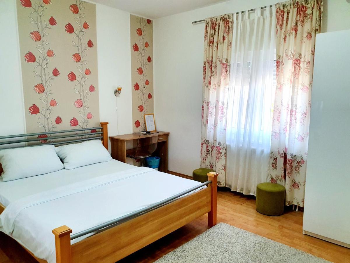 Rooms Villa Luigi Pančevo Exteriör bild