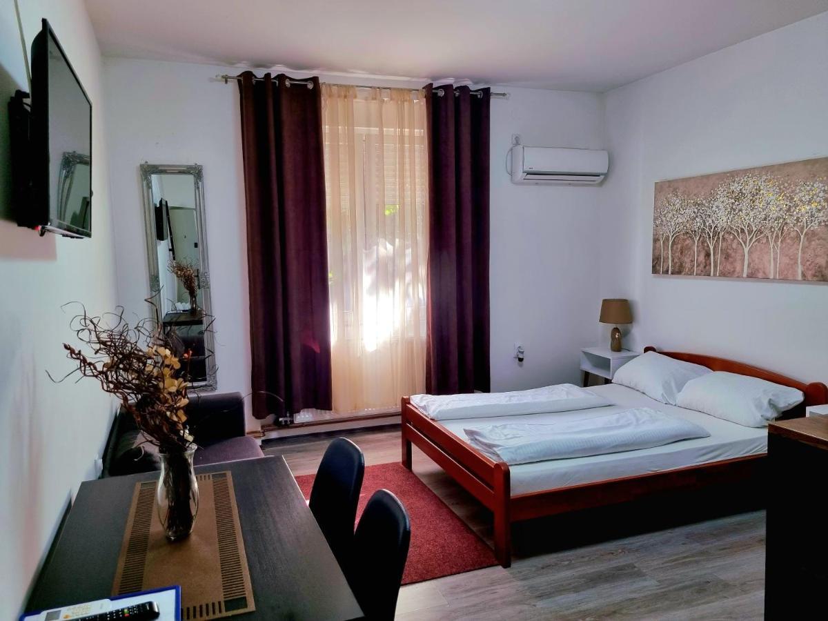 Rooms Villa Luigi Pančevo Exteriör bild