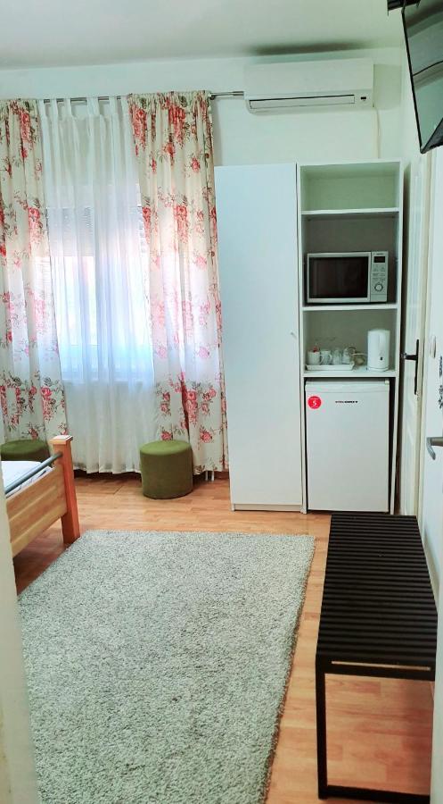 Rooms Villa Luigi Pančevo Exteriör bild