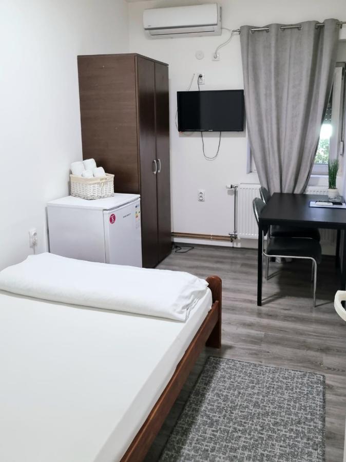 Rooms Villa Luigi Pančevo Exteriör bild
