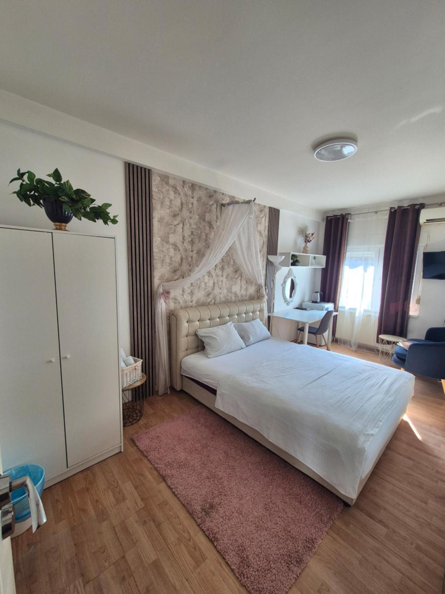 Rooms Villa Luigi Pančevo Exteriör bild