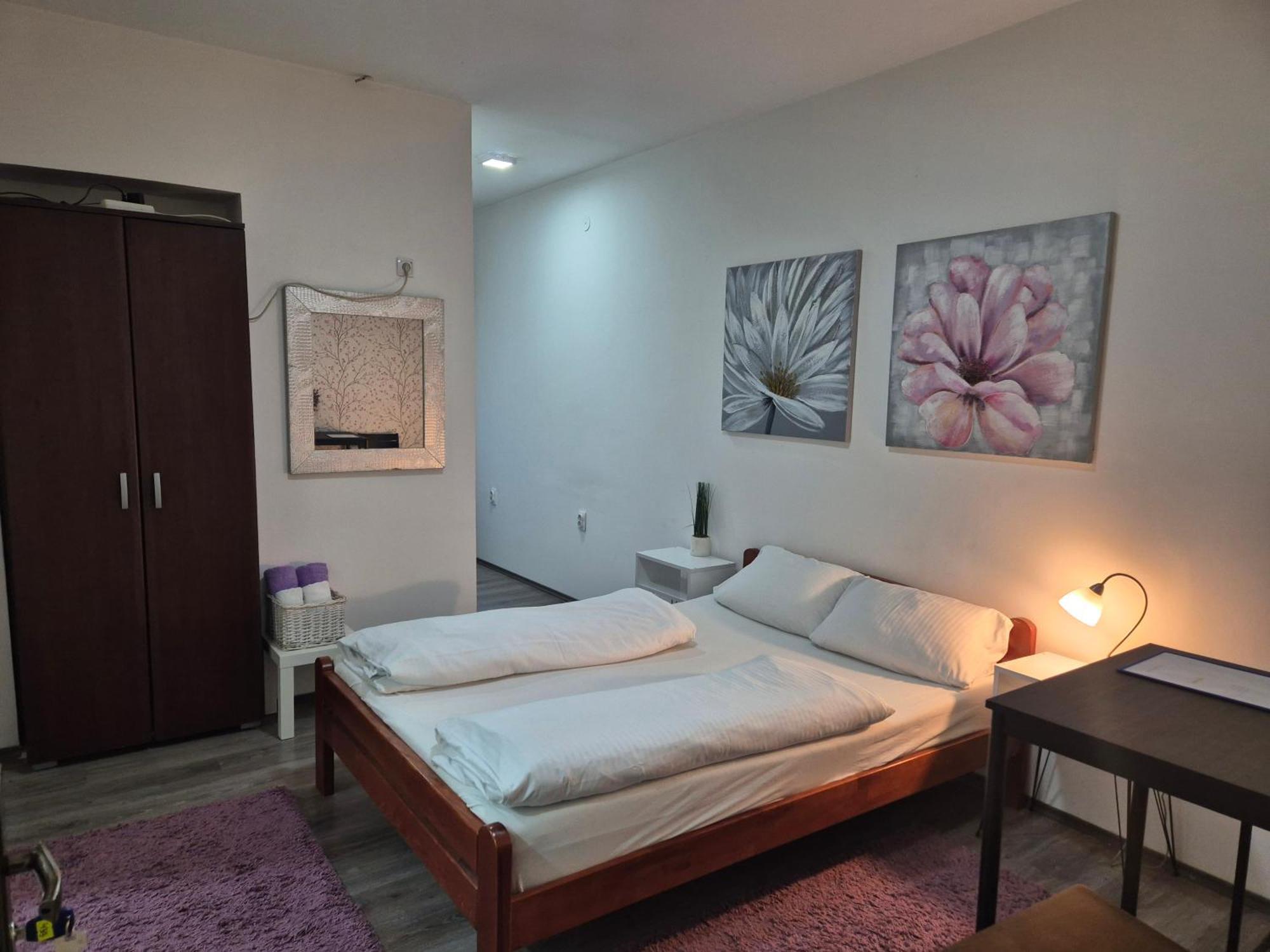 Rooms Villa Luigi Pančevo Exteriör bild