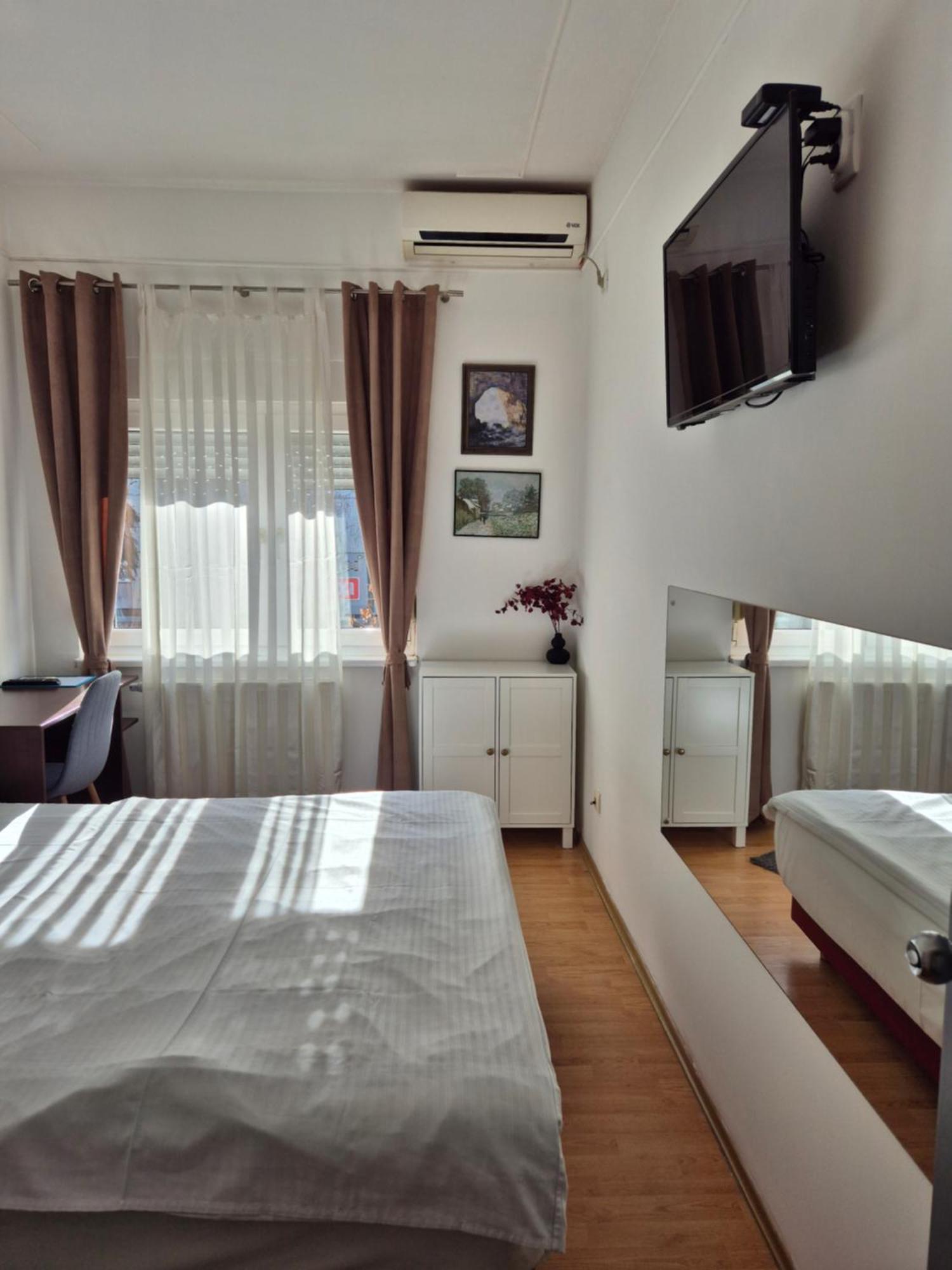 Rooms Villa Luigi Pančevo Exteriör bild