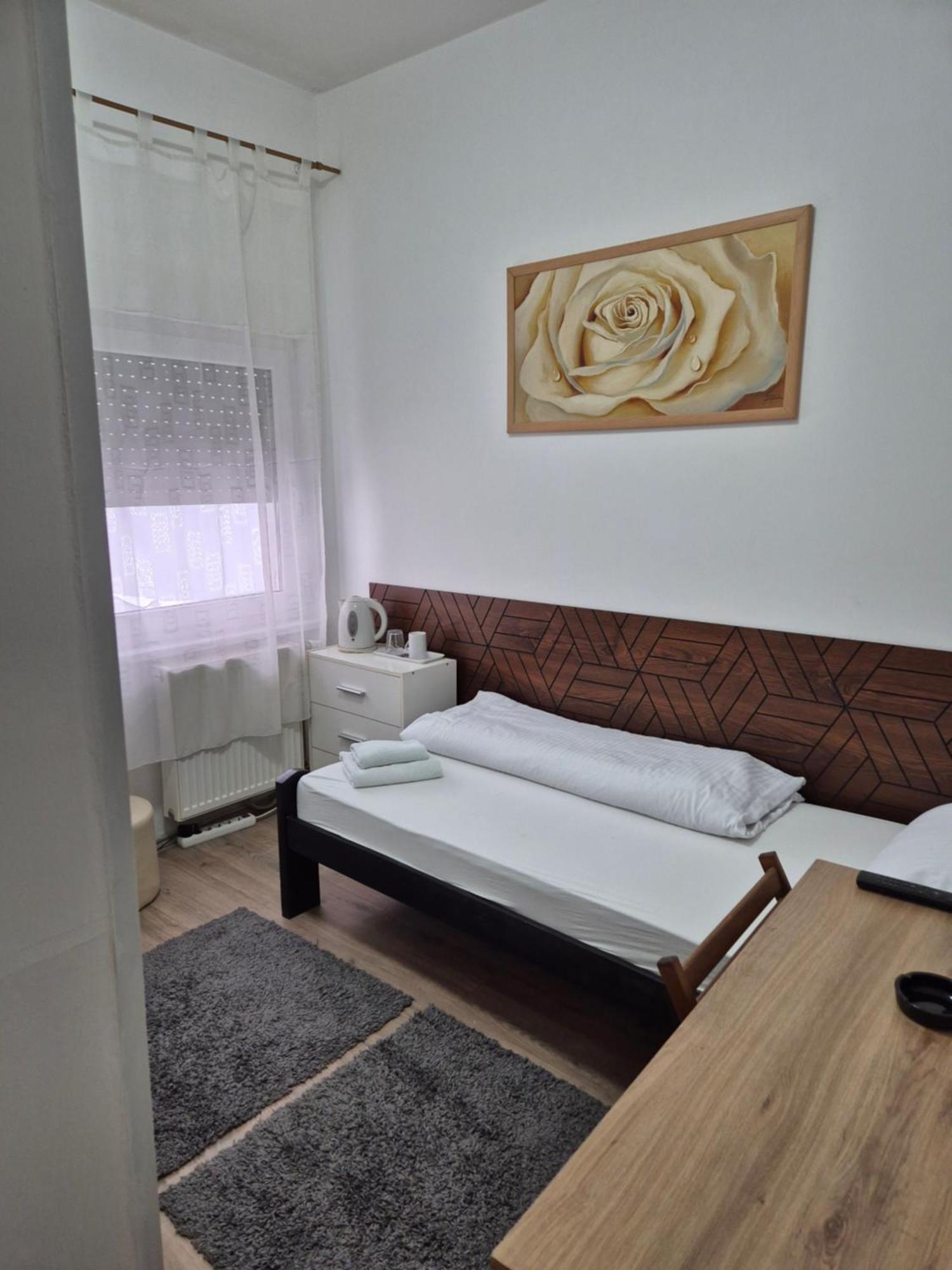Rooms Villa Luigi Pančevo Exteriör bild