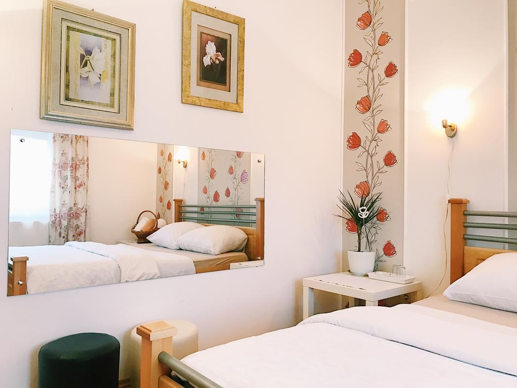 Rooms Villa Luigi Pančevo Exteriör bild